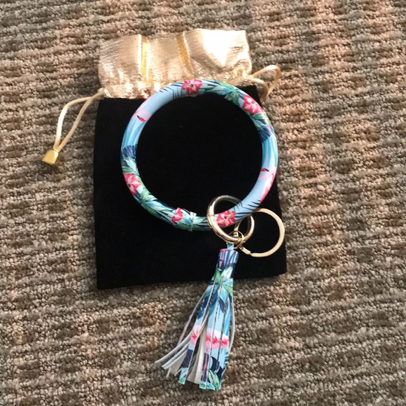 2 for $10 💋FINAL PRICE Key Ring Bangle w/ Tassel - Picture 10 of 15